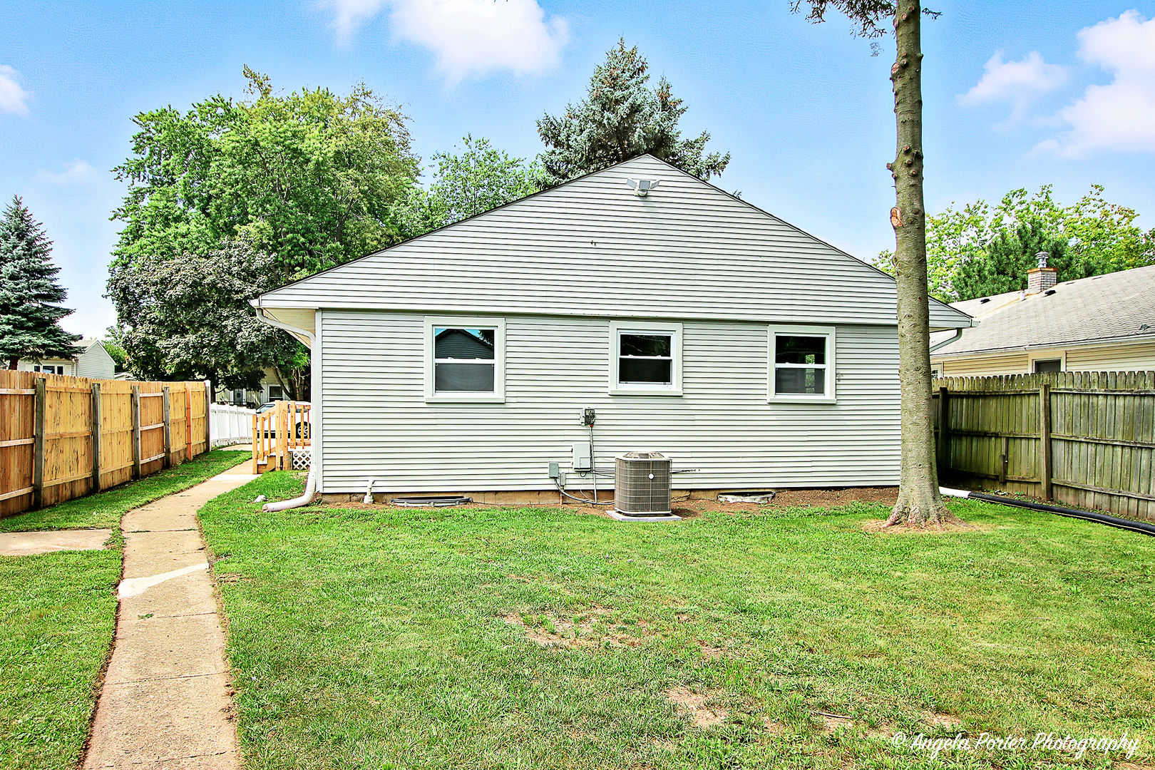 2029 Gideon Avenue, Zion, IL 60099