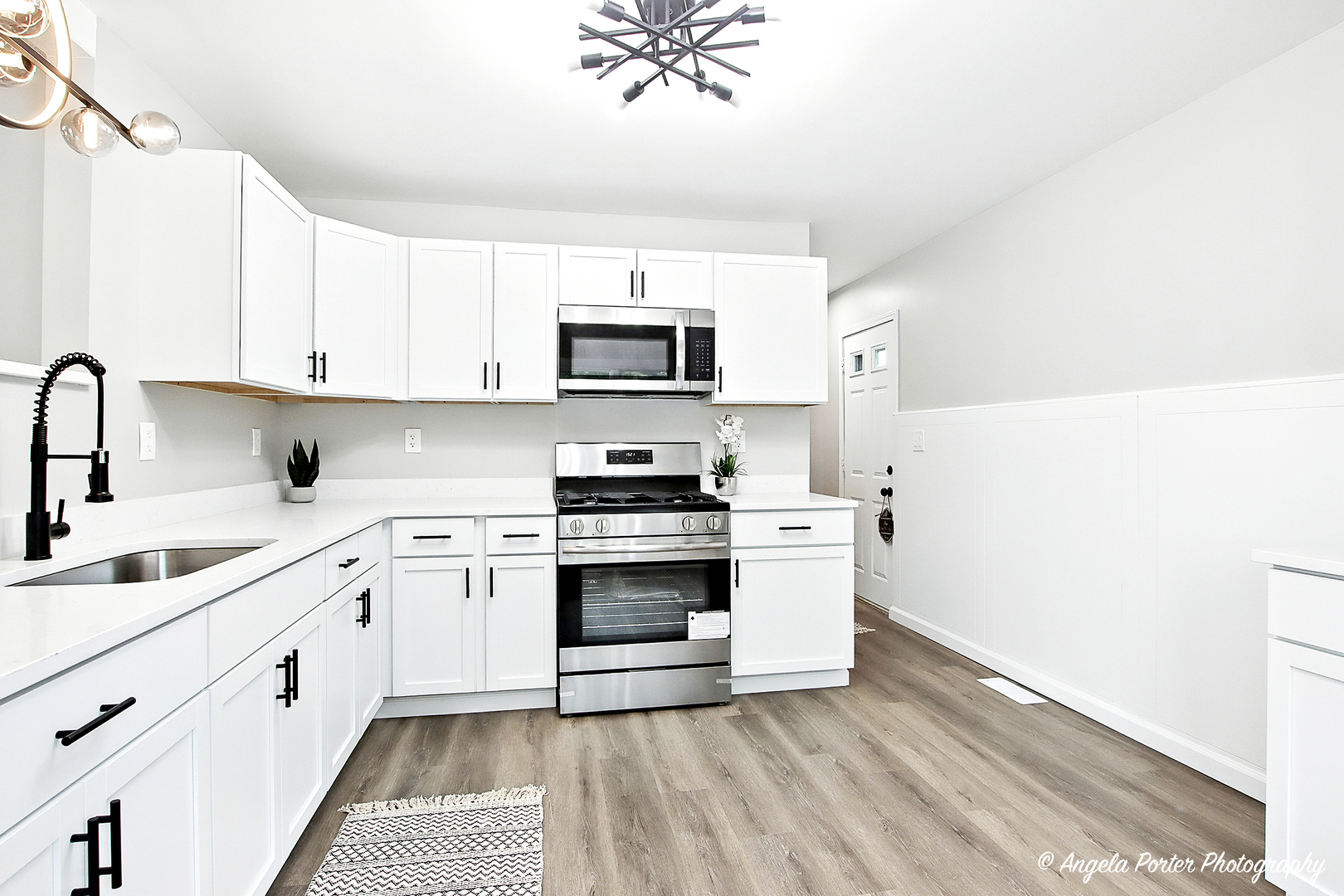 2029 Gideon Avenue, Zion, IL 60099