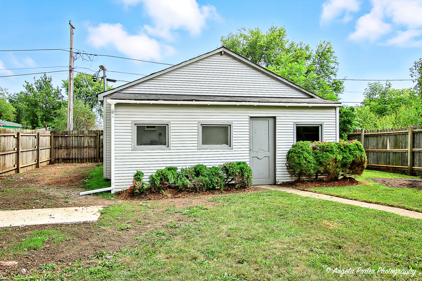 2029 Gideon Avenue, Zion, IL 60099