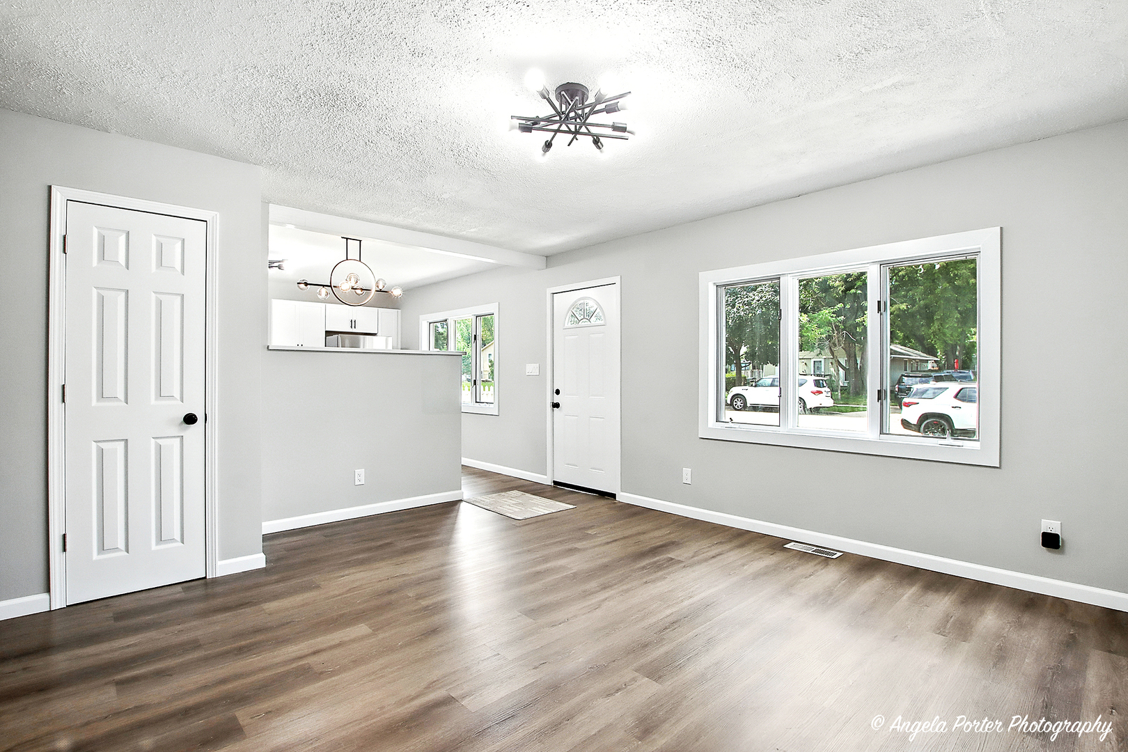 2029 Gideon Avenue, Zion, IL 60099