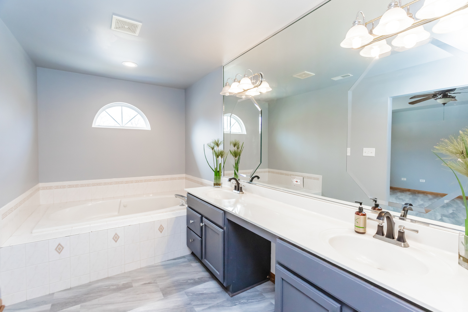 18034 Donatus Drive, Lansing, IL 60438