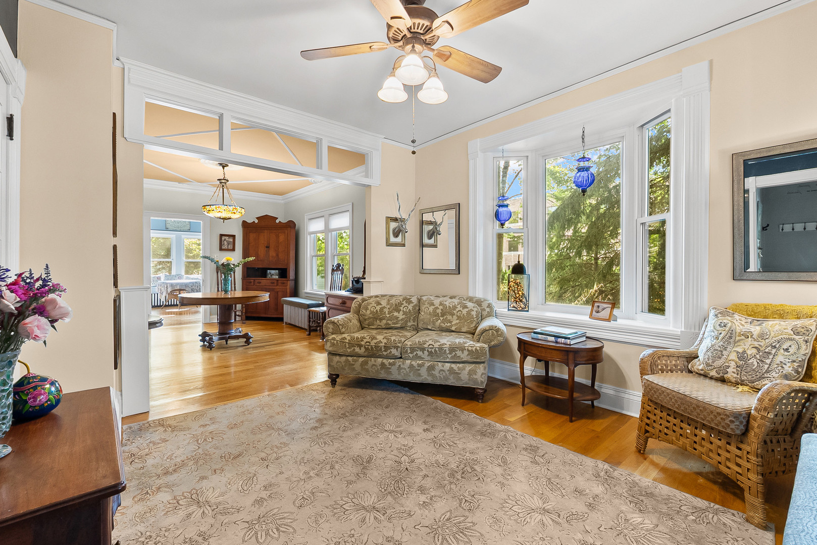 33 N Stone Avenue, La Grange, IL 60525