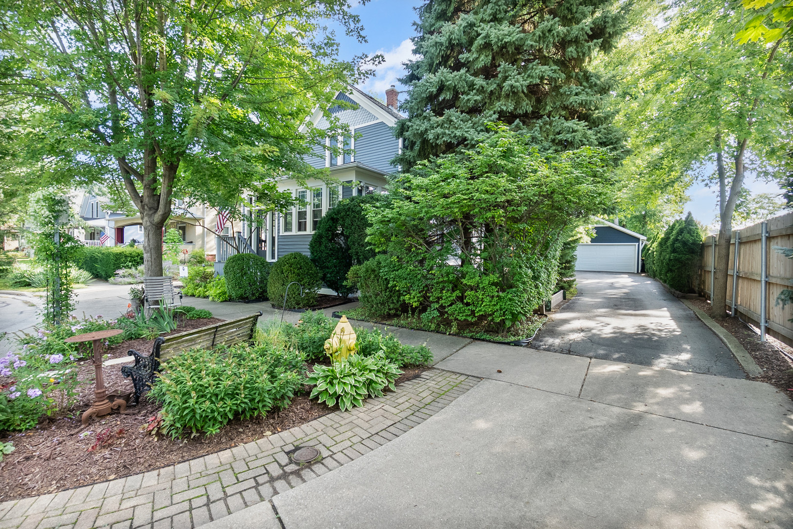 33 N Stone Avenue, La Grange, IL 60525