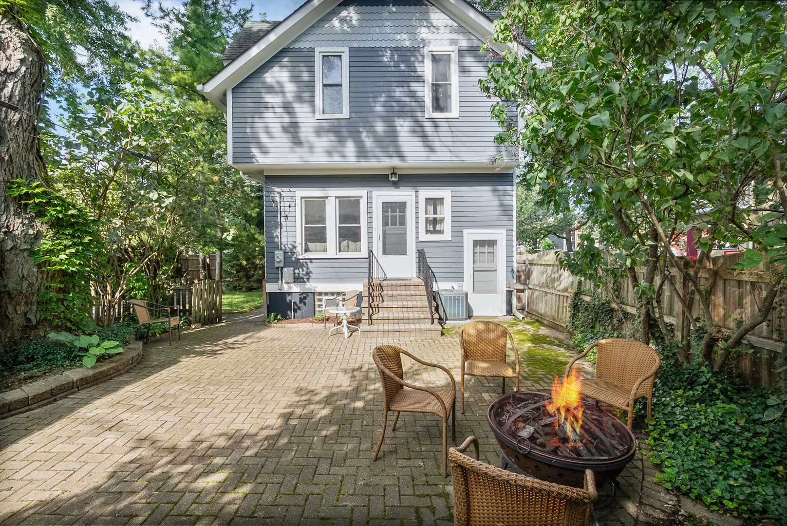 33 N Stone Avenue, La Grange, IL 60525