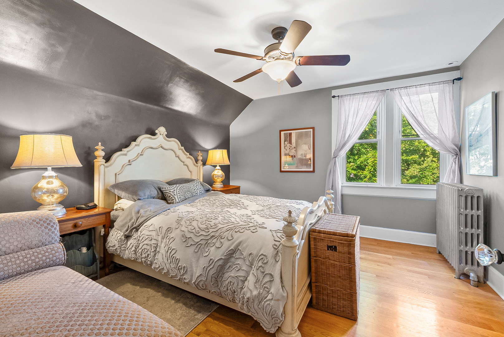 33 N Stone Avenue, La Grange, IL 60525