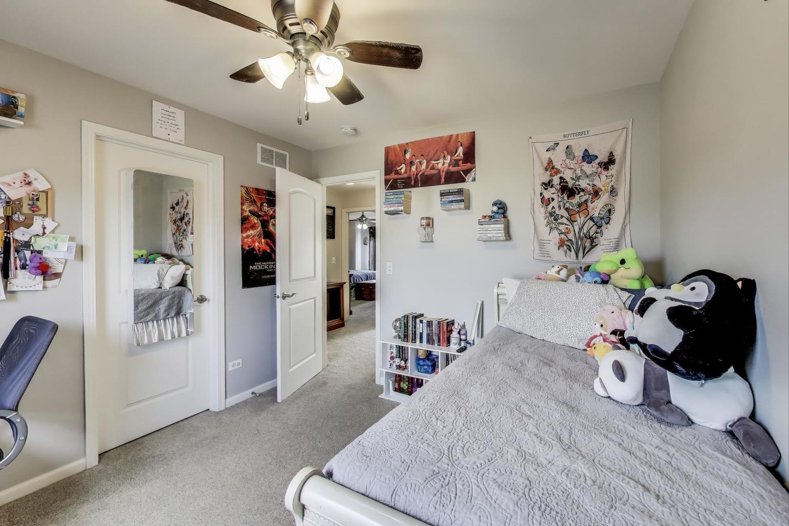 1113 DRAPER Road, McHenry, IL 60050