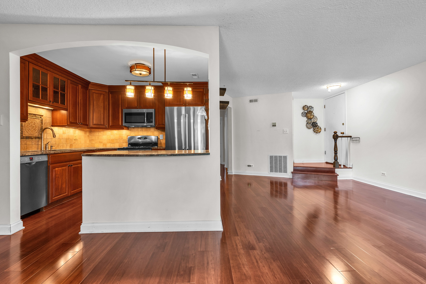 1719 LAKECLIFFE Drive #C, Wheaton, IL 60189