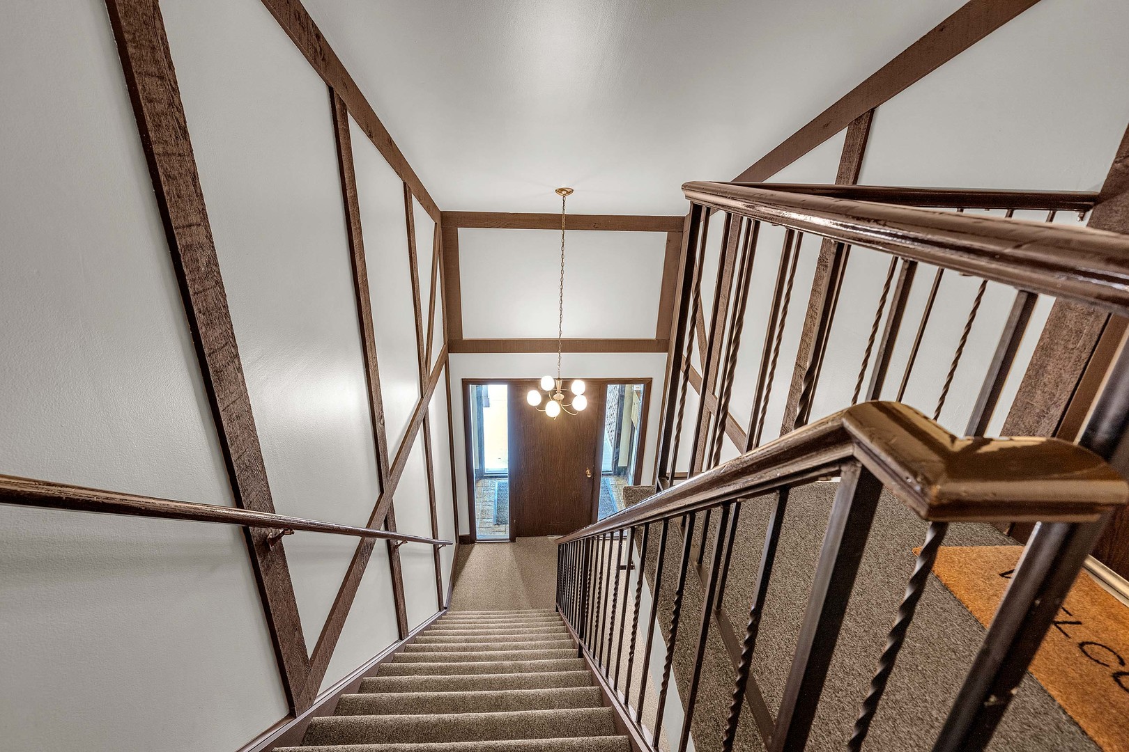 1719 LAKECLIFFE Drive #C, Wheaton, IL 60189