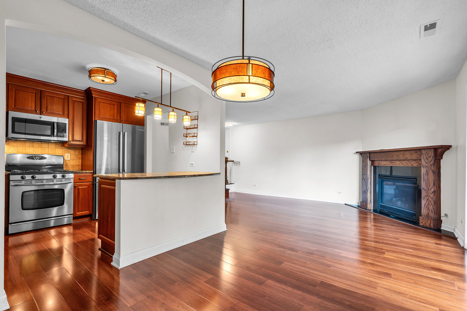 1719 LAKECLIFFE Drive #C, Wheaton, IL 60189