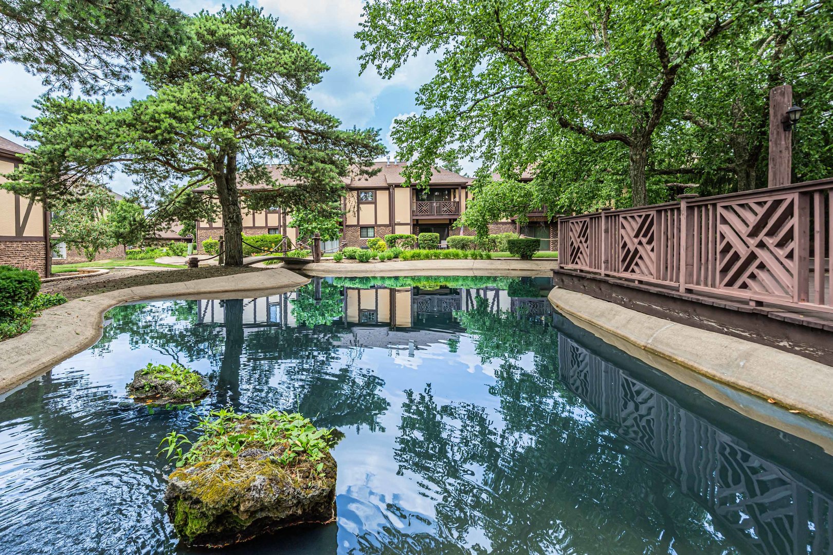 1719 LAKECLIFFE Drive #C, Wheaton, IL 60189