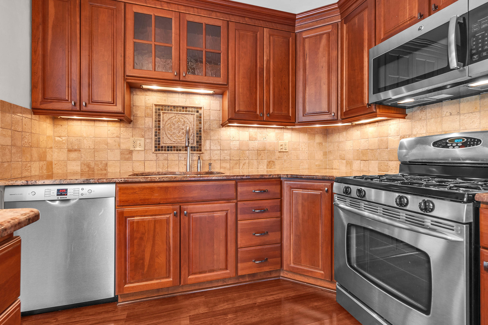 1719 LAKECLIFFE Drive #C, Wheaton, IL 60189