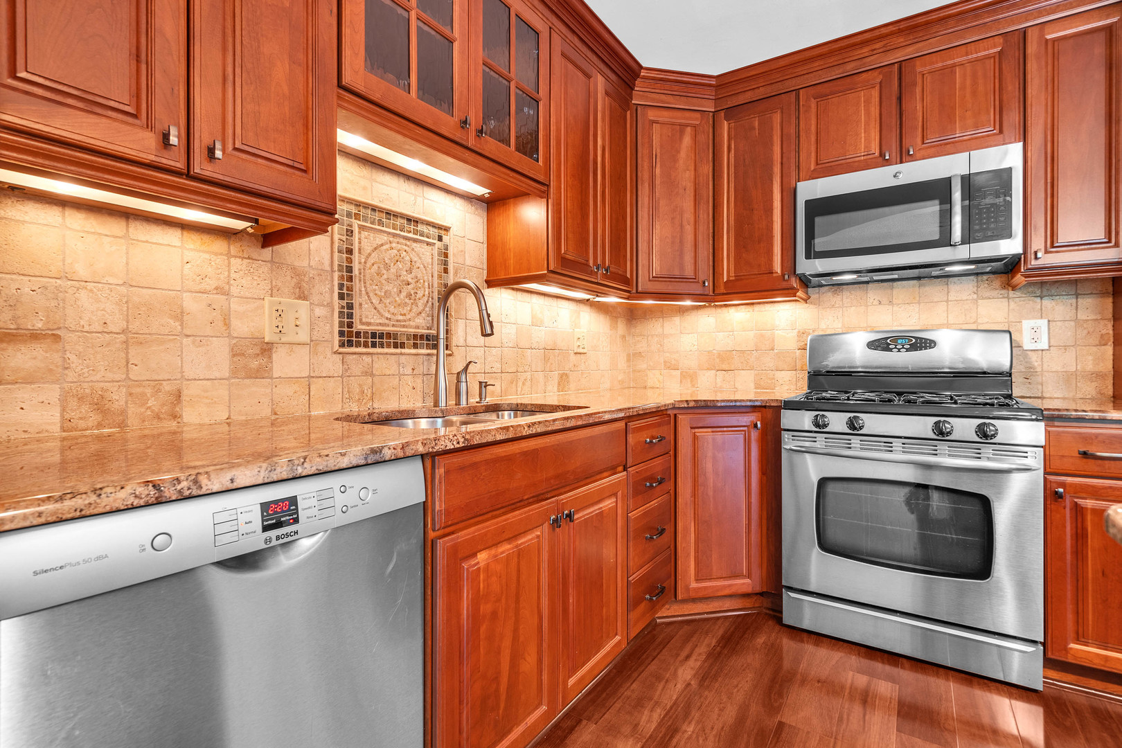 1719 LAKECLIFFE Drive #C, Wheaton, IL 60189