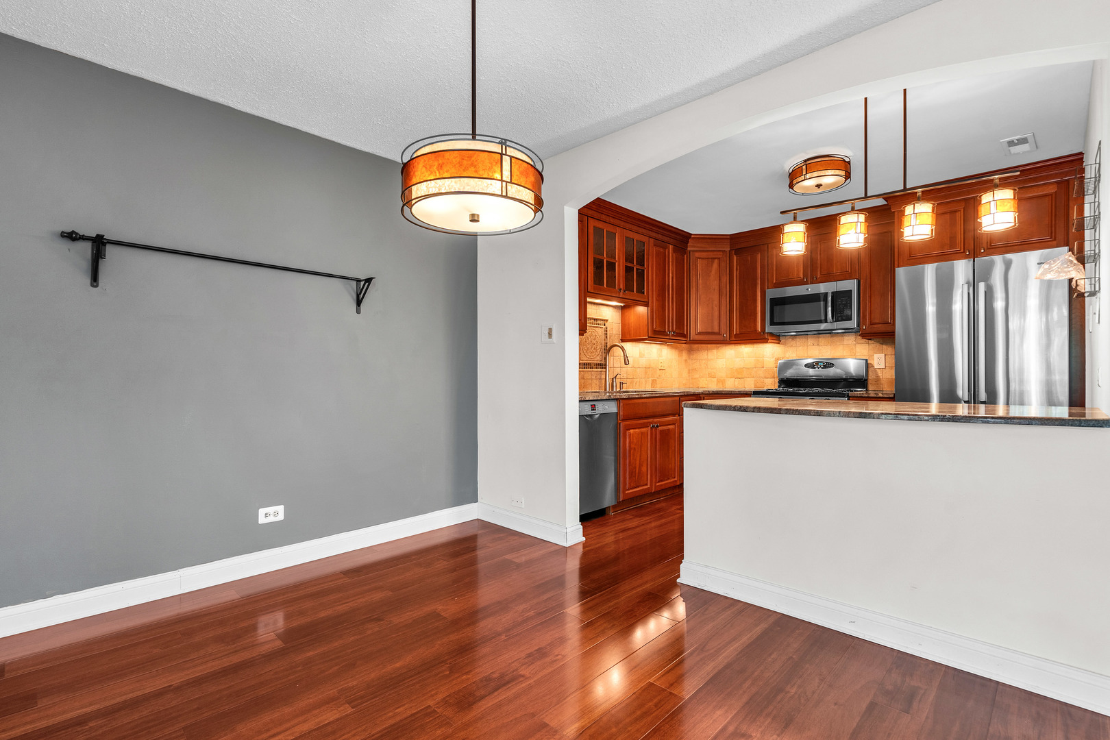 1719 LAKECLIFFE Drive #C, Wheaton, IL 60189