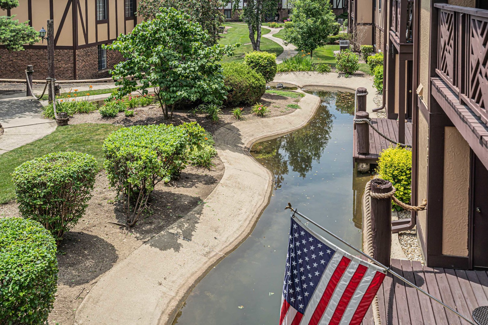 1719 LAKECLIFFE Drive #C, Wheaton, IL 60189