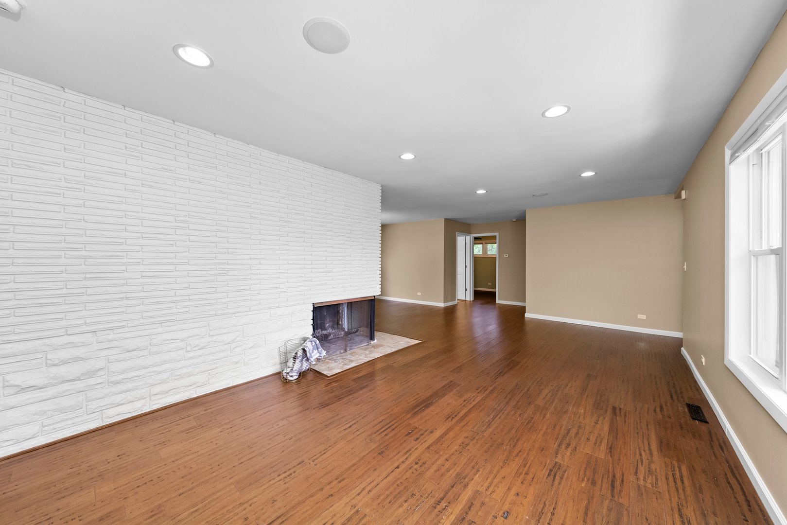 311 N Shady Lane, Elmhurst, IL 60126