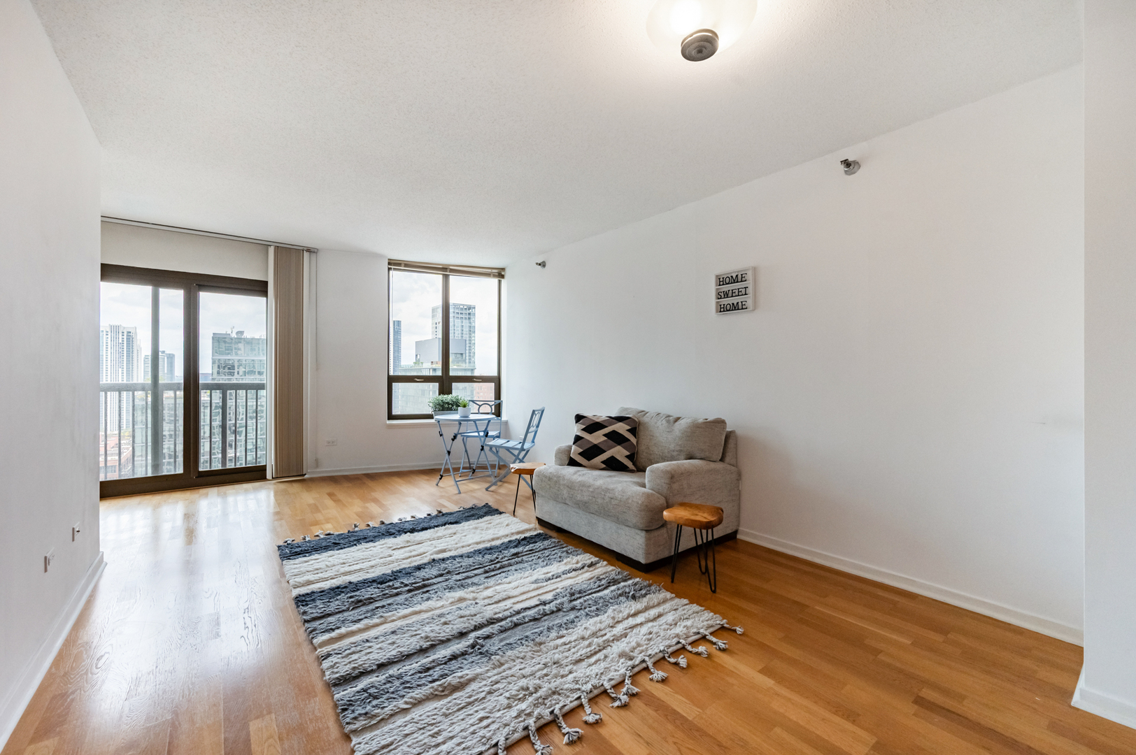 400 N La Salle Drive #2409, Chicago, IL 60654