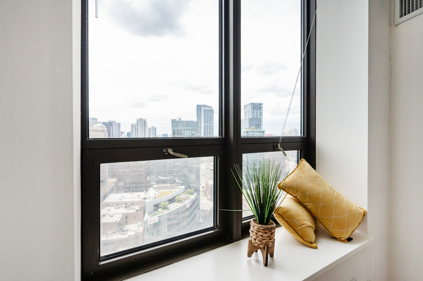 400 N La Salle Drive #2409, Chicago, IL 60654