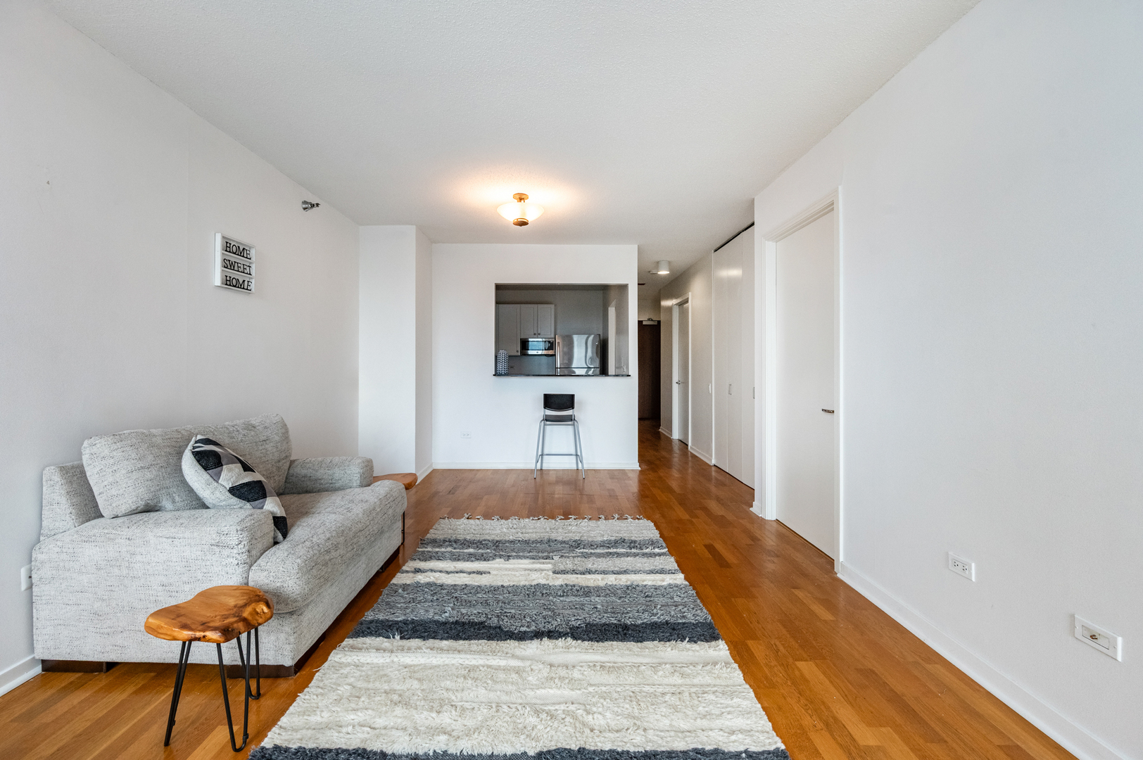 400 N La Salle Drive #2409, Chicago, IL 60654