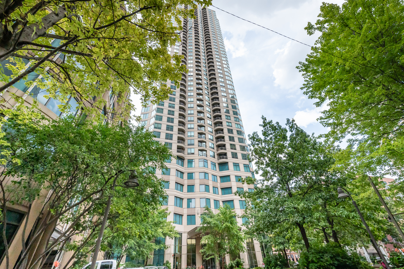 400 N La Salle Drive #2409, Chicago, IL 60654