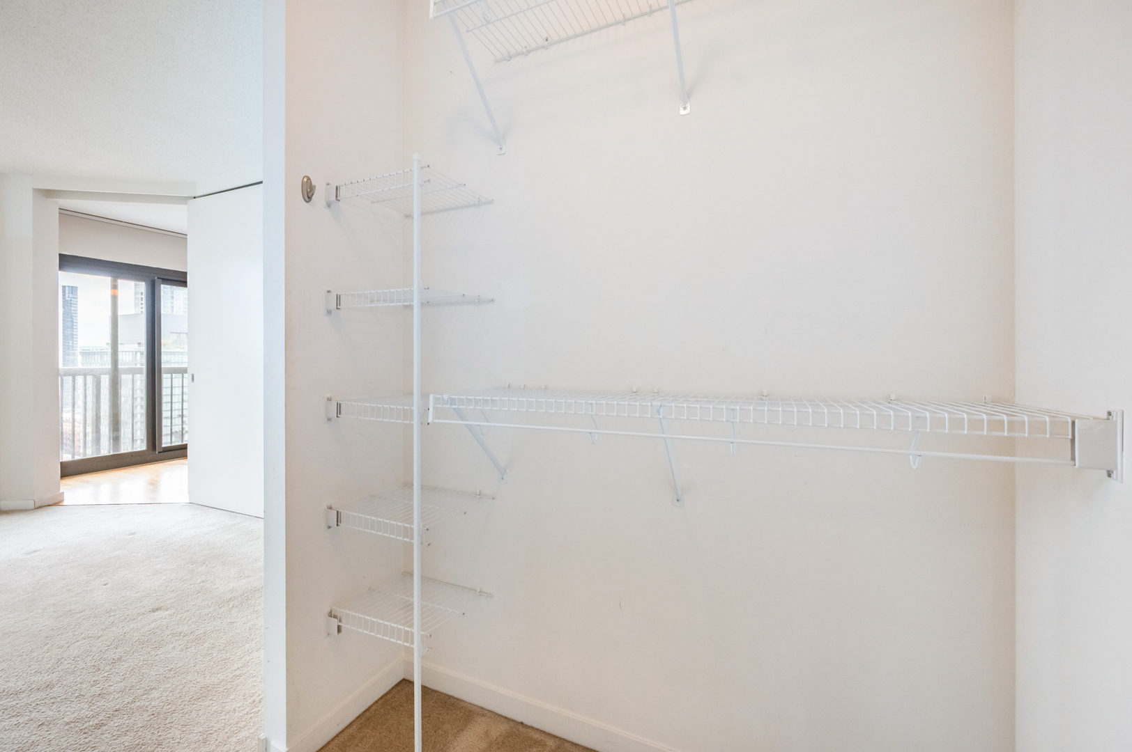 400 N La Salle Drive #2409, Chicago, IL 60654