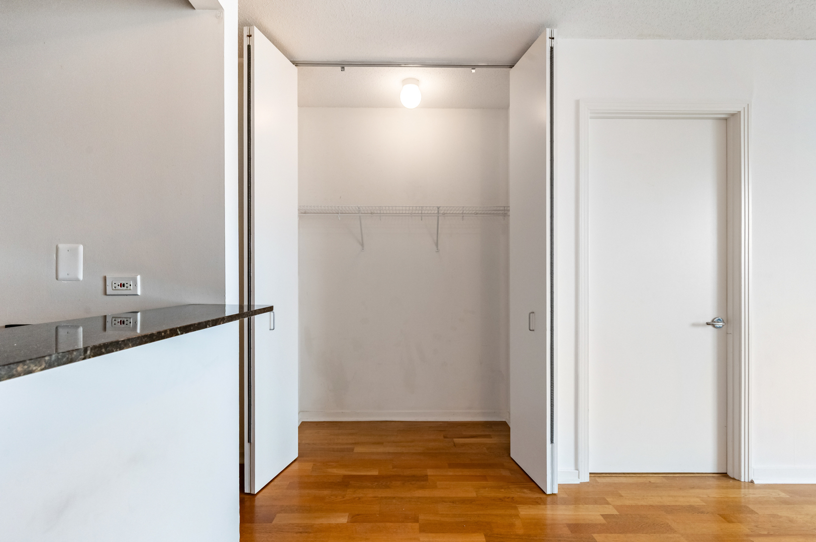 400 N La Salle Drive #2409, Chicago, IL 60654