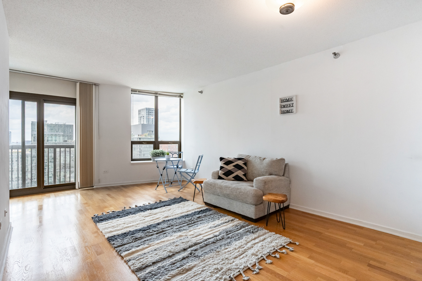 400 N La Salle Drive #2409, Chicago, IL 60654