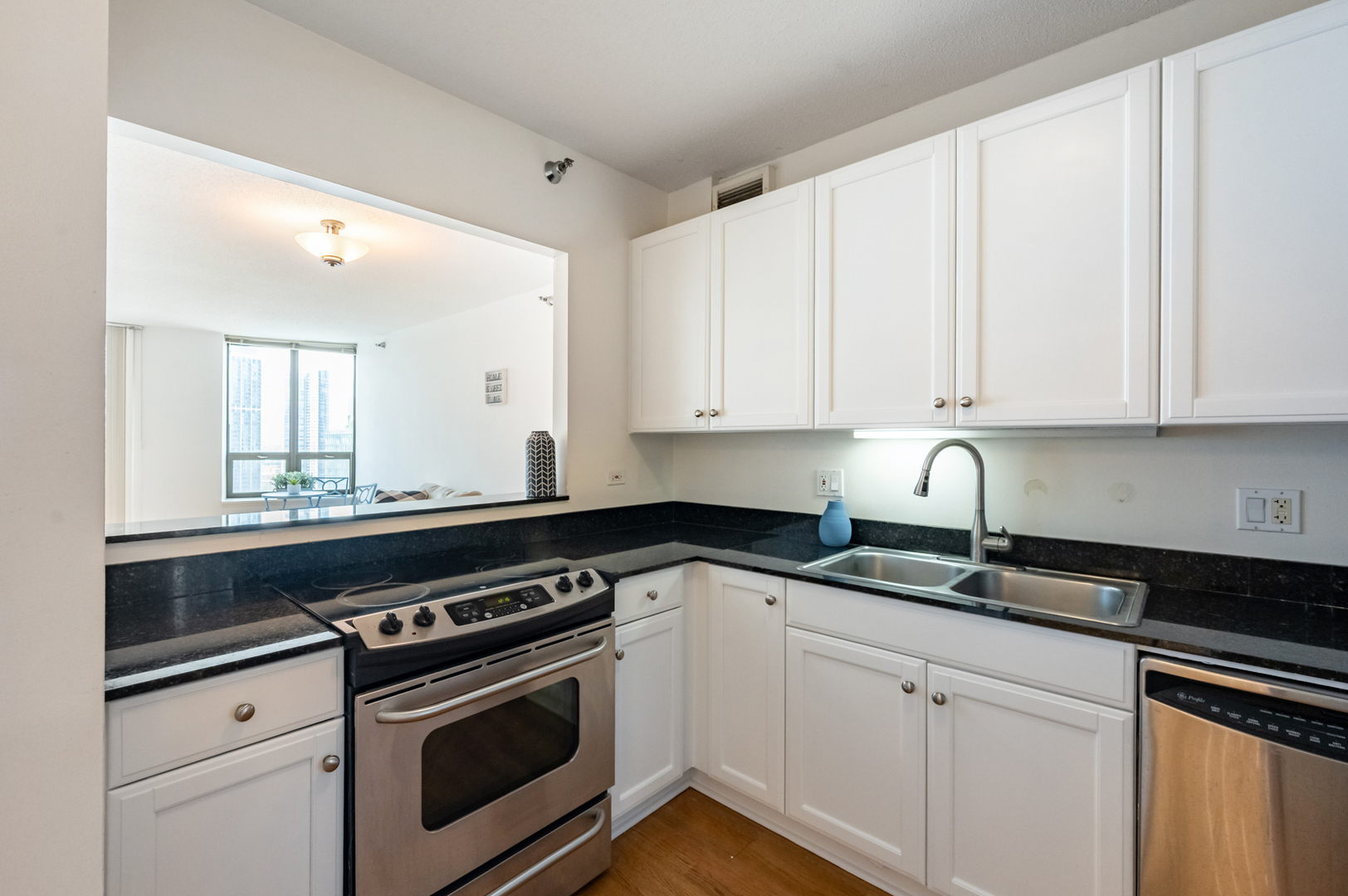 400 N La Salle Drive #2409, Chicago, IL 60654