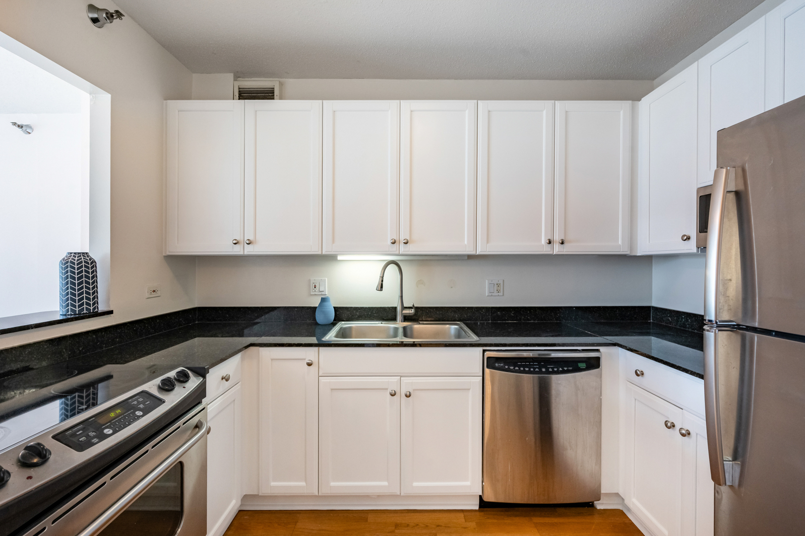 400 N La Salle Drive #2409, Chicago, IL 60654