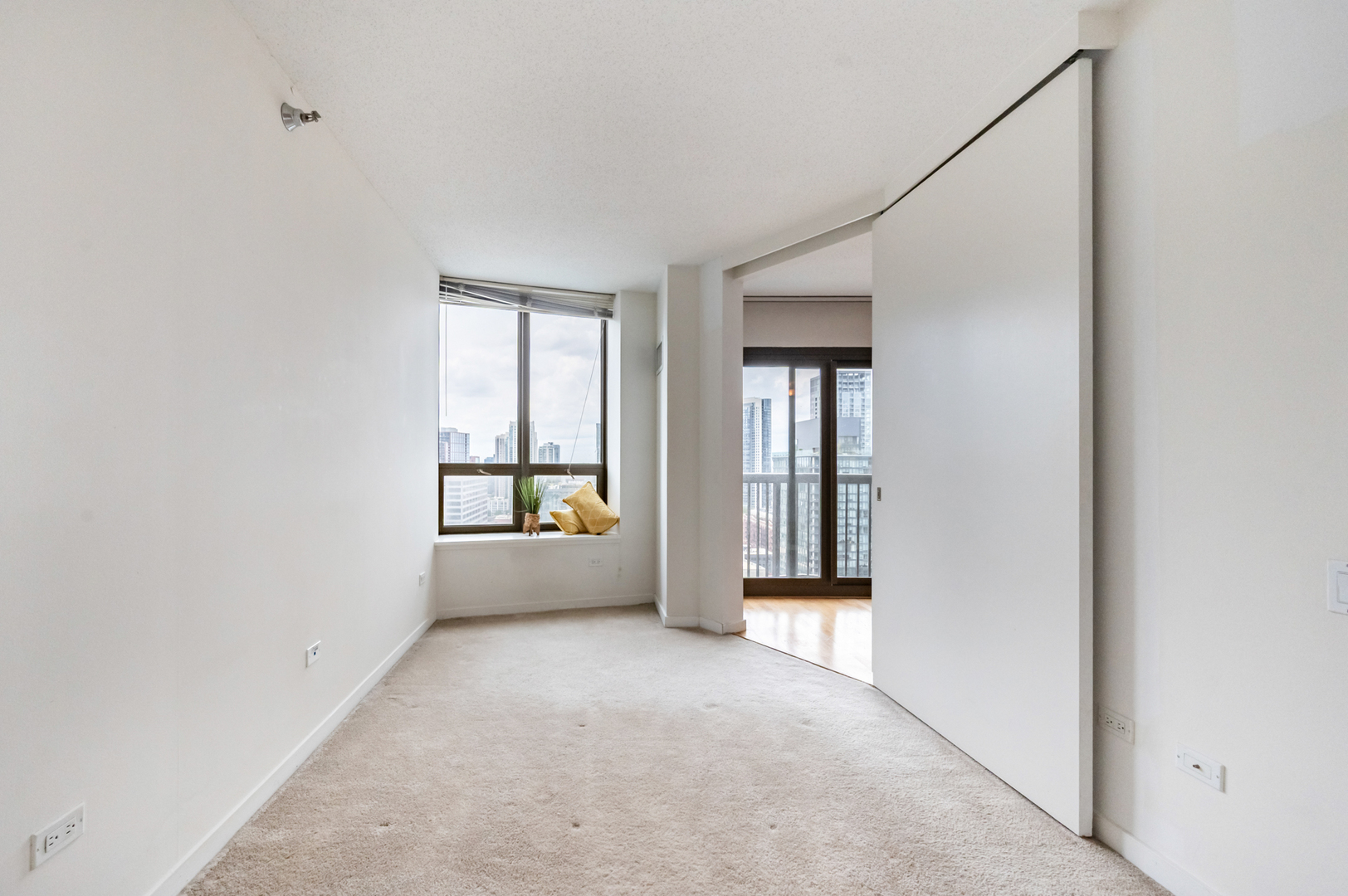 400 N La Salle Drive #2409, Chicago, IL 60654