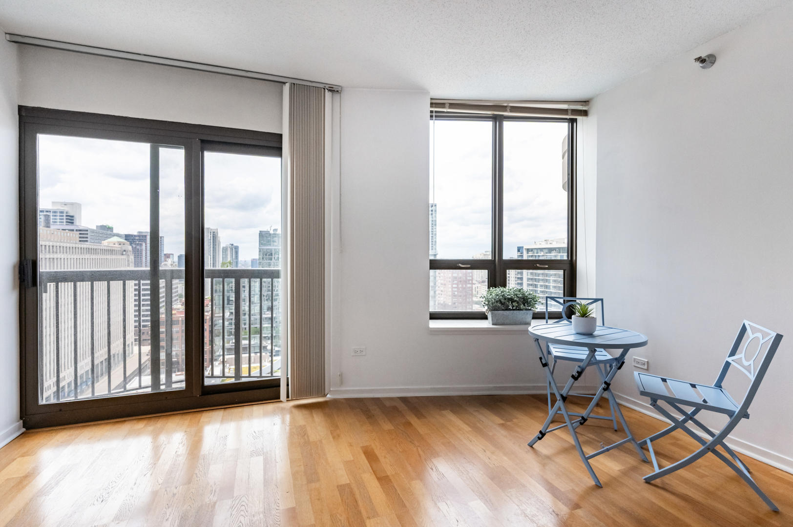 400 N La Salle Drive #2409, Chicago, IL 60654
