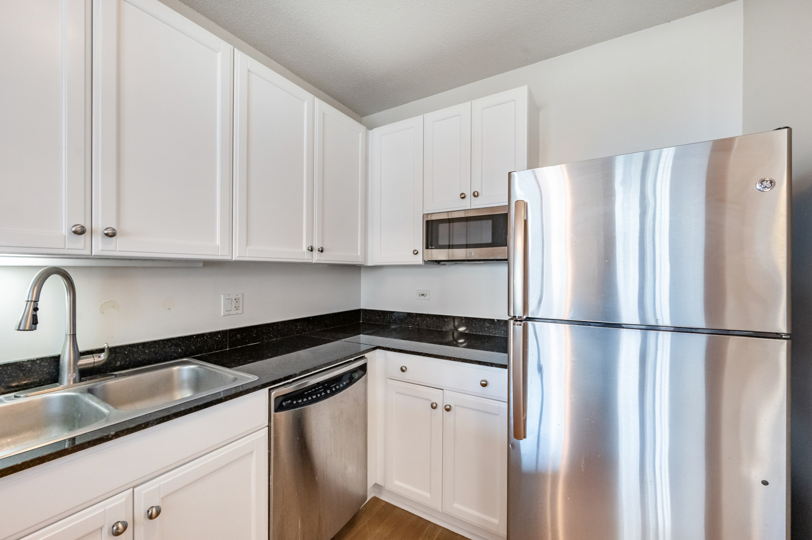 400 N La Salle Drive #2409, Chicago, IL 60654