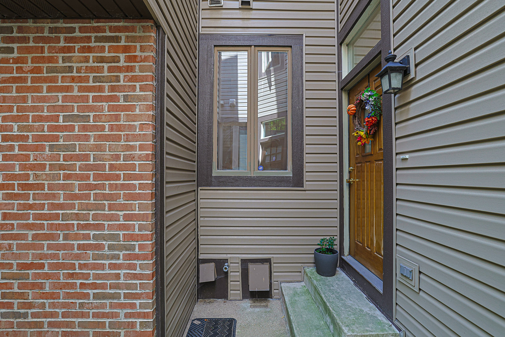 1008 Arbor Court, Mount Prospect, IL 60056
