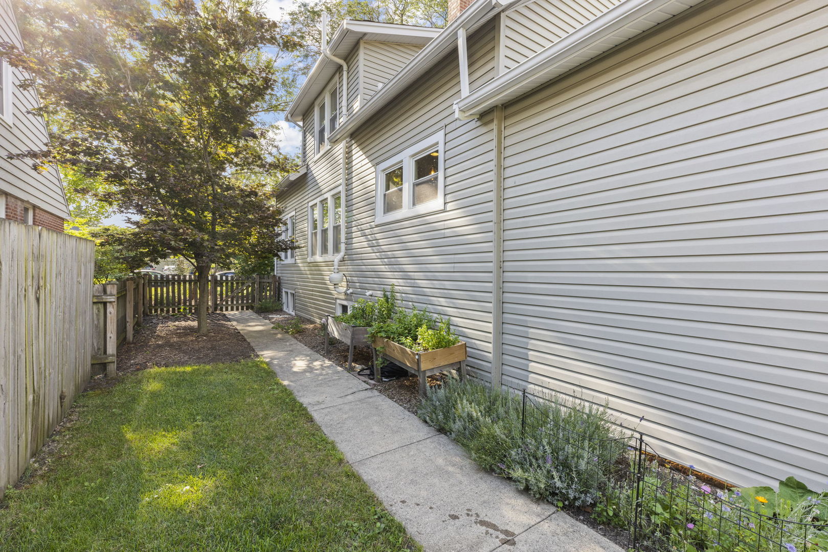 1119 Santa Rosa Avenue, Wheaton, IL 60187