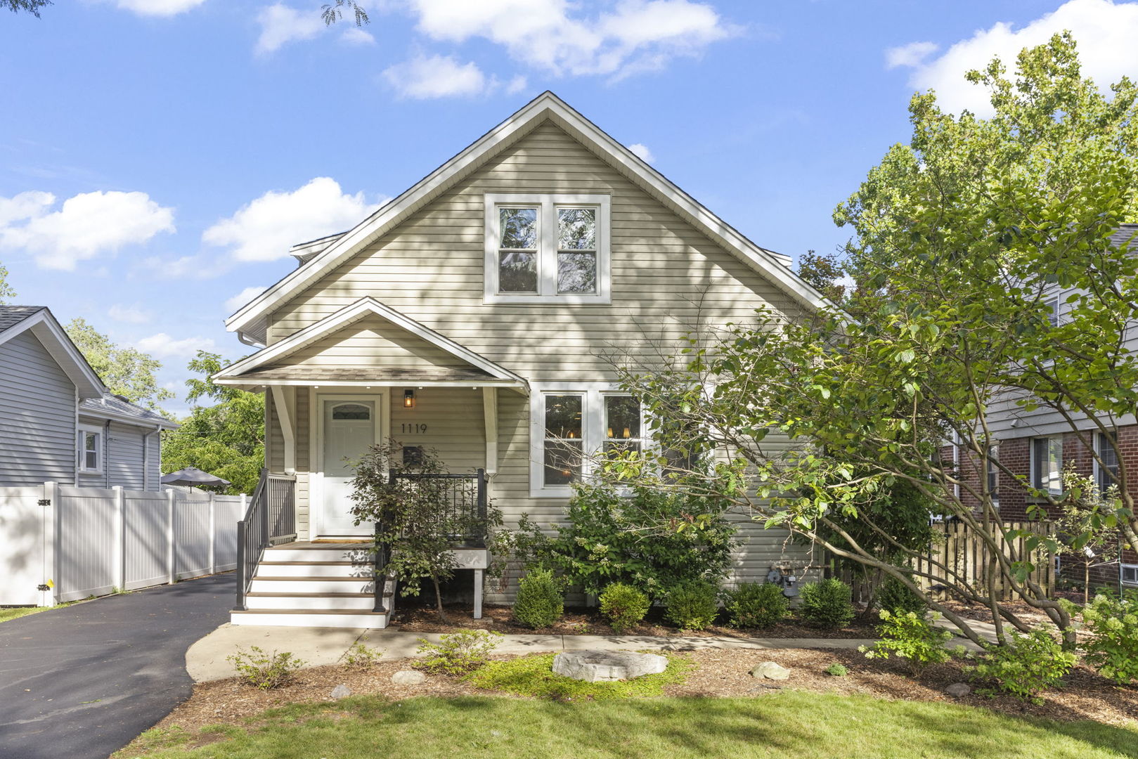 1119 Santa Rosa Avenue, Wheaton, IL 60187