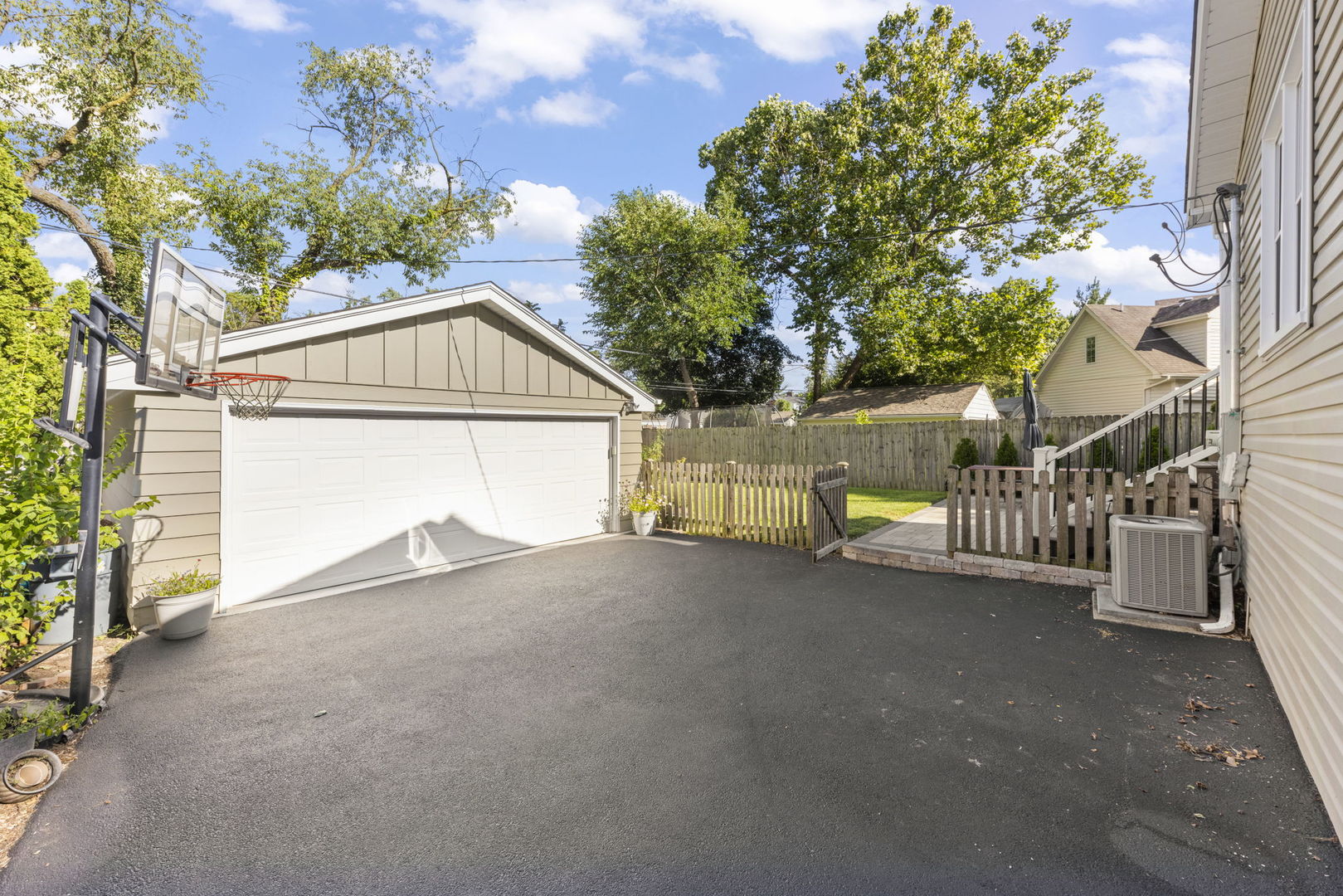 1119 Santa Rosa Avenue, Wheaton, IL 60187