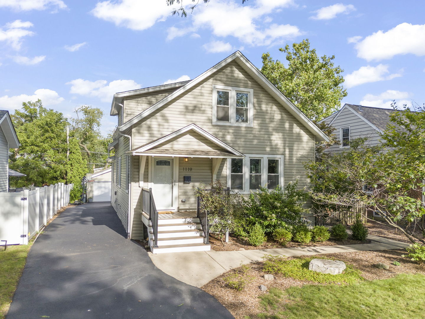 1119 Santa Rosa Avenue, Wheaton, IL 60187