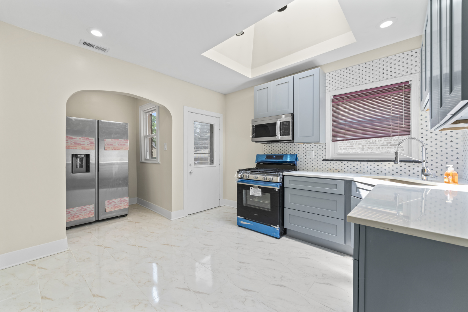 3237 W 83rd Place, Chicago, IL 60652