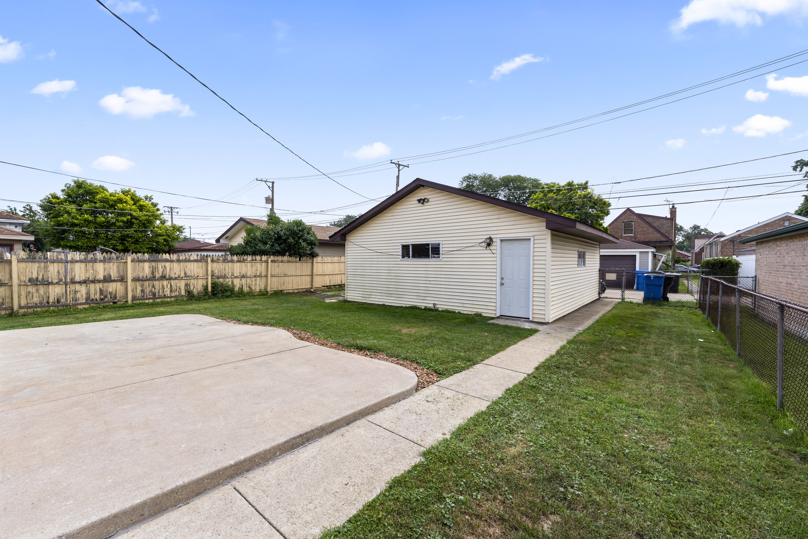 3237 W 83rd Place, Chicago, IL 60652