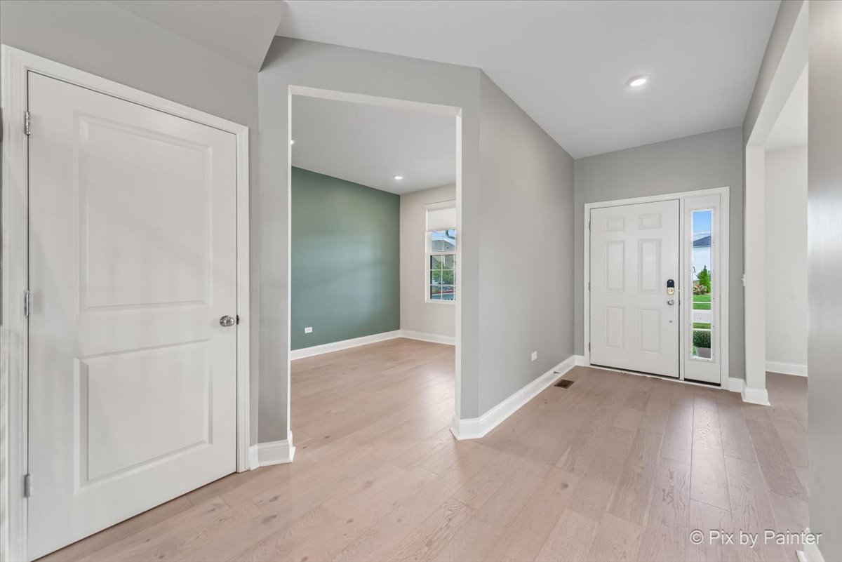 801 Marlisle Lane, Elgin, IL 60124