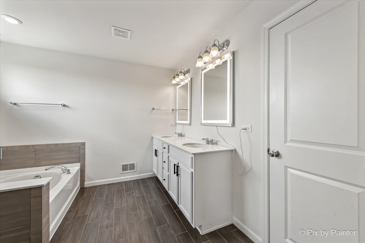 801 Marlisle Lane, Elgin, IL 60124