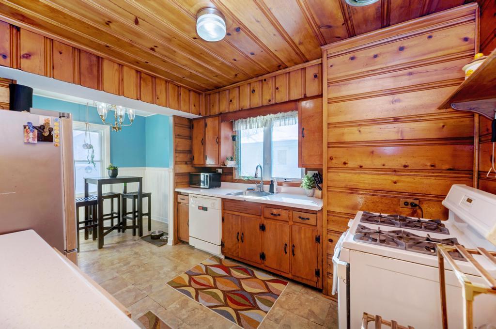 4343 Florence Avenue, Downers Grove, IL 60515