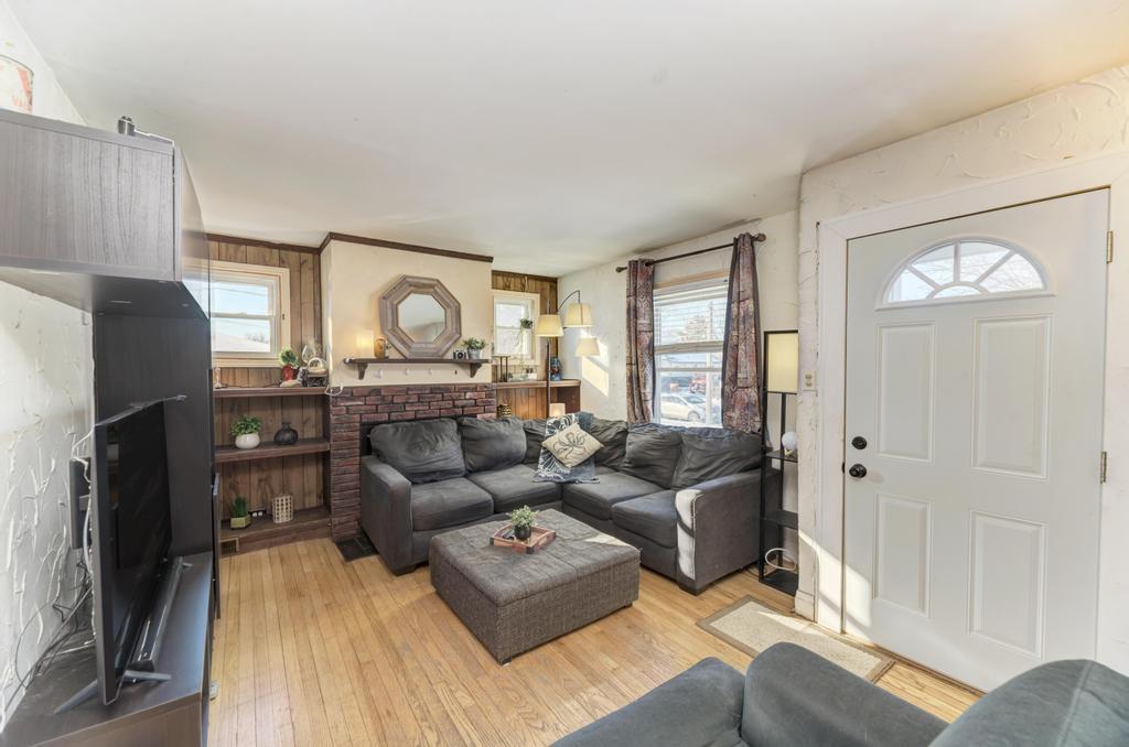 4343 Florence Avenue, Downers Grove, IL 60515