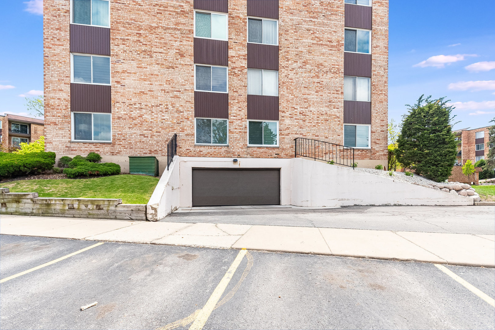 502 W Huntington Commons Road #443, Mount Prospect, IL 60056