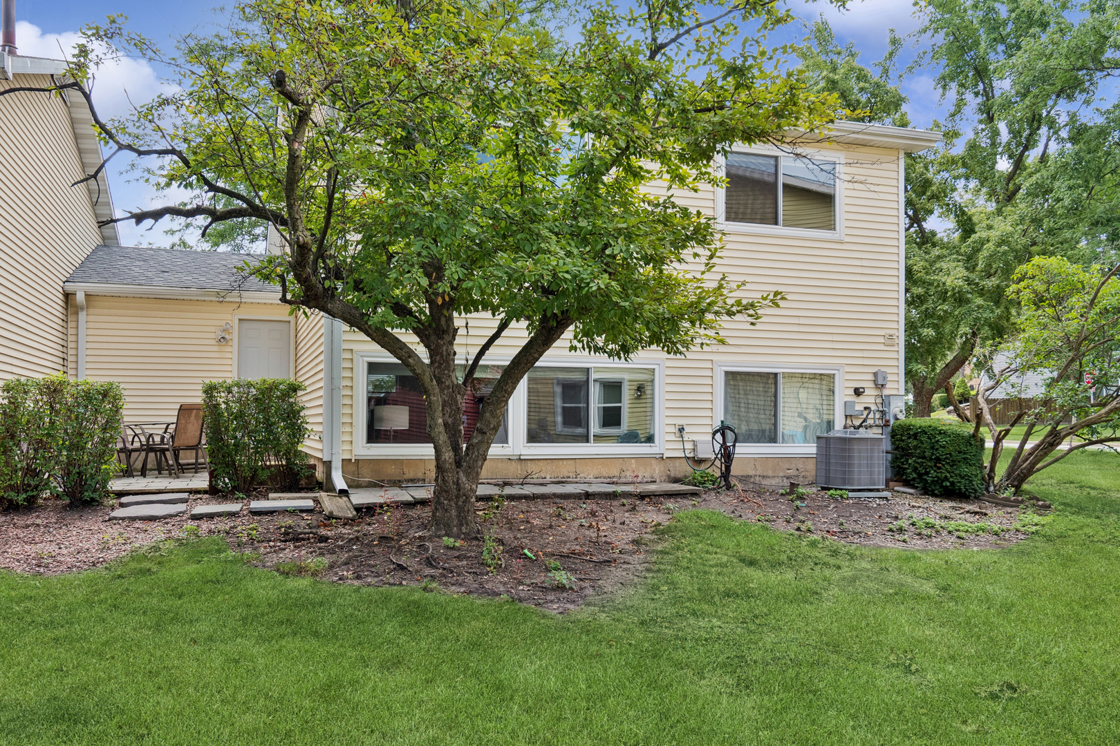 2158 College Drive, Glendale Heights, IL 60139