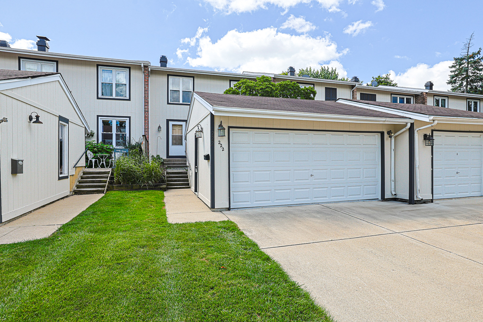 222 Pinewood Lane, Bloomingdale, IL 60108