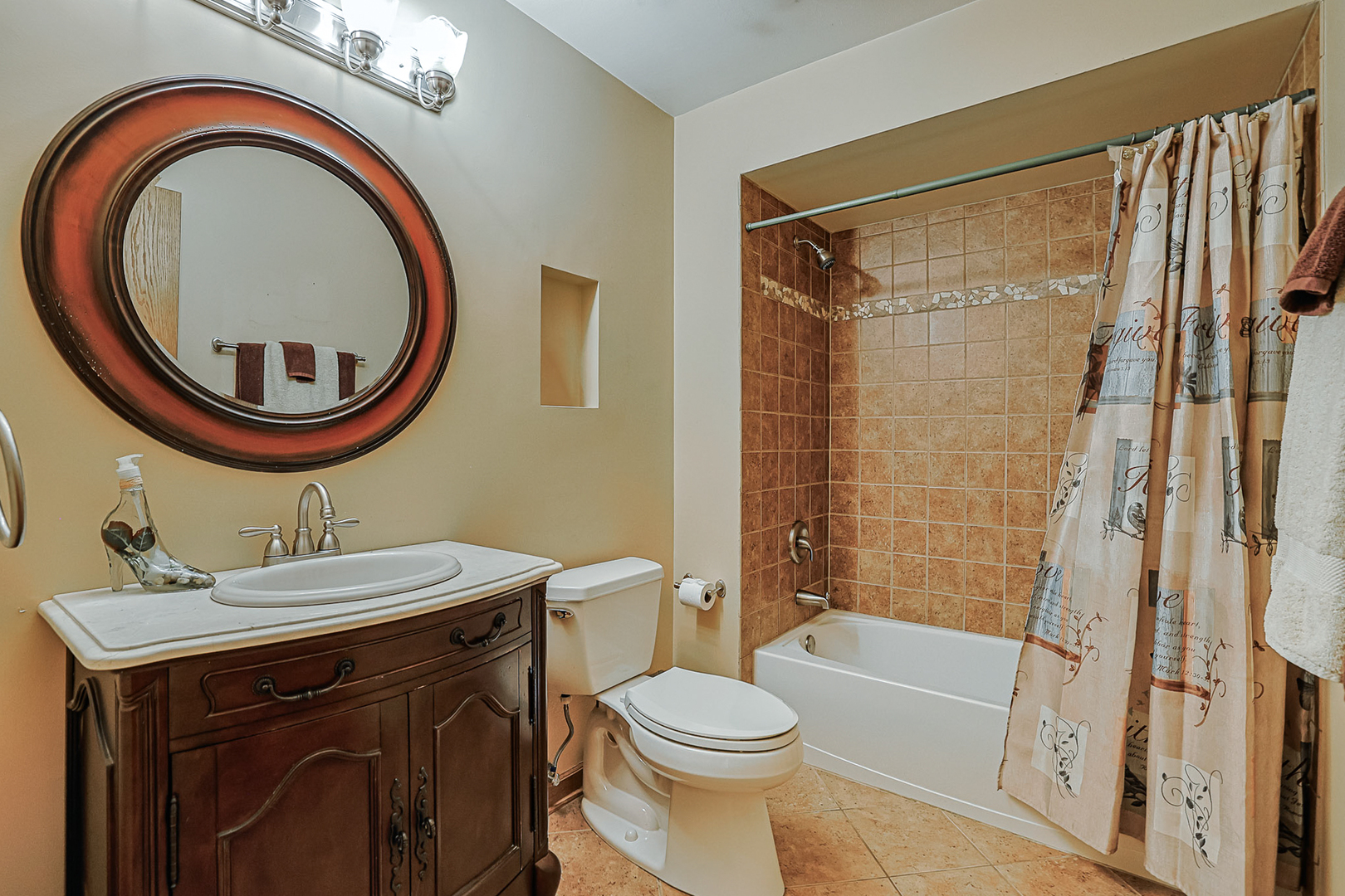 222 Pinewood Lane, Bloomingdale, IL 60108
