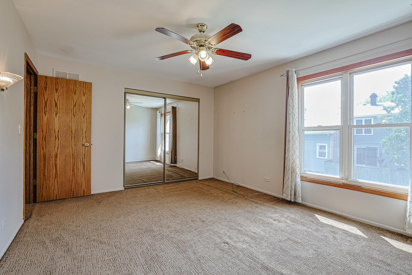 222 Pinewood Lane, Bloomingdale, IL 60108