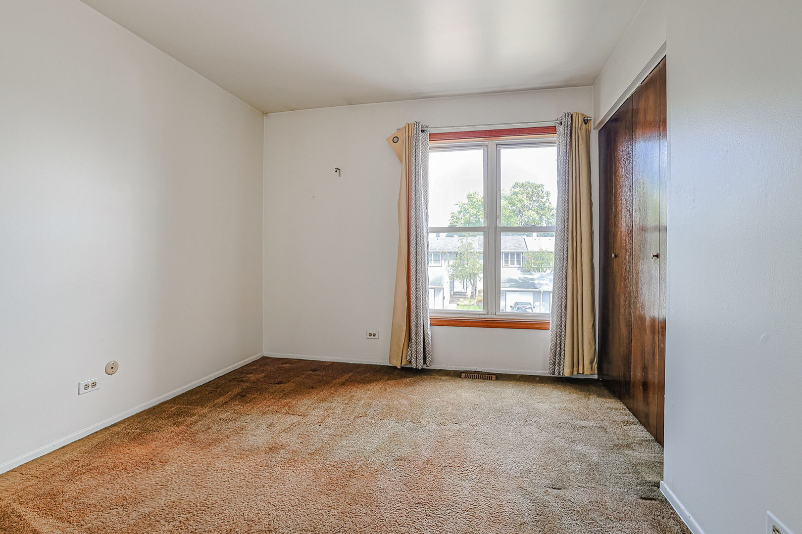 222 Pinewood Lane, Bloomingdale, IL 60108