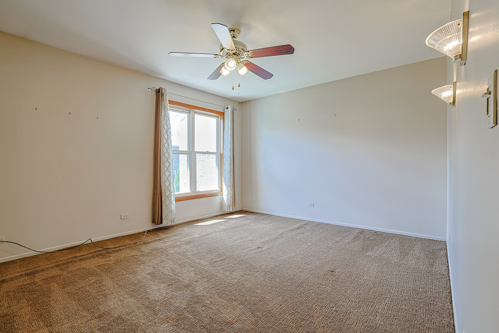 222 Pinewood Lane, Bloomingdale, IL 60108