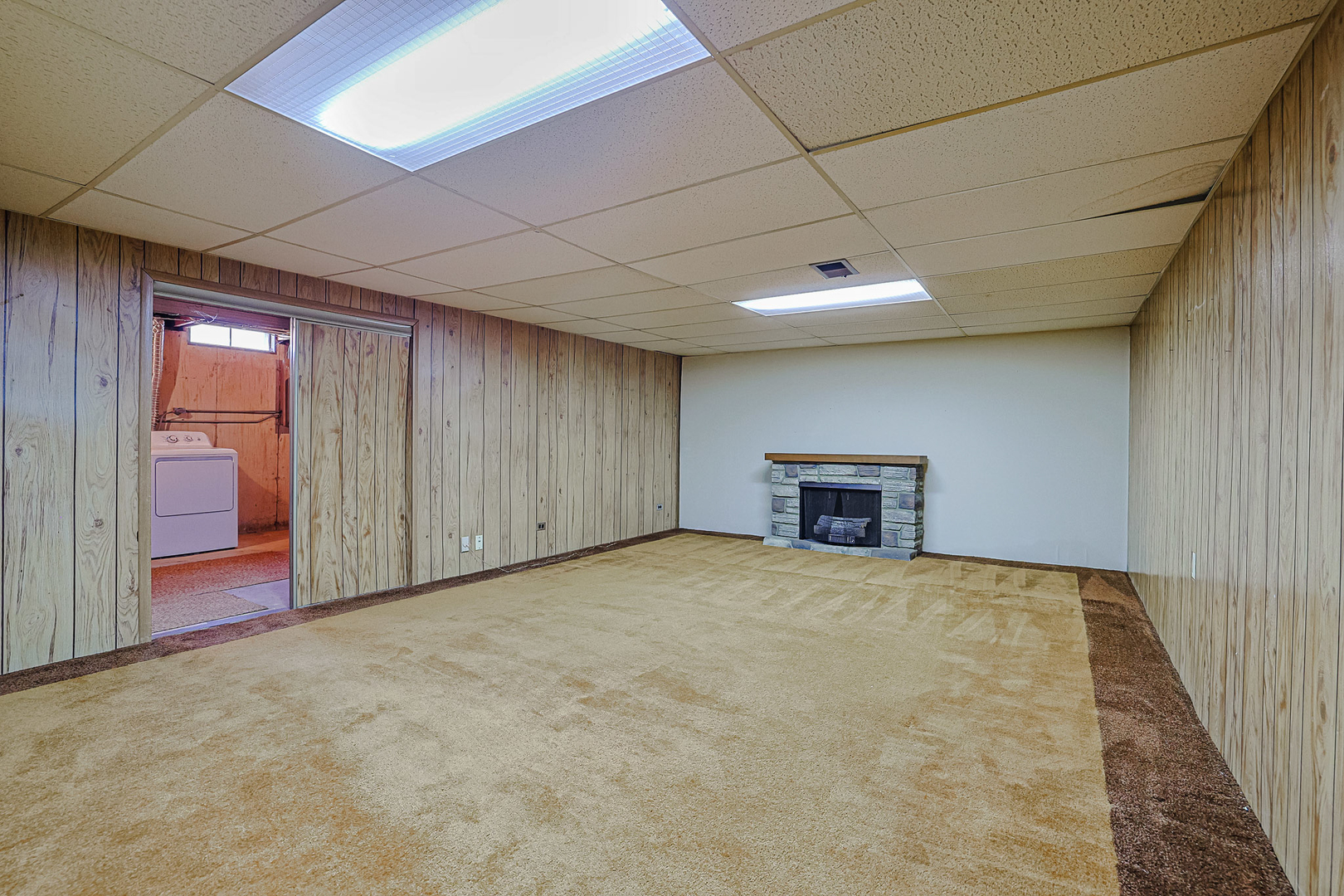 222 Pinewood Lane, Bloomingdale, IL 60108